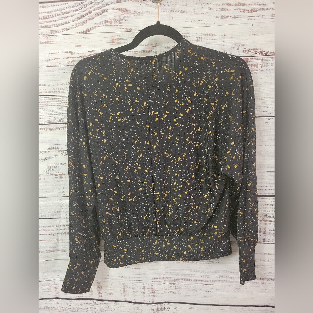 Dex M Wrap Style Top - Picture 5 of 6